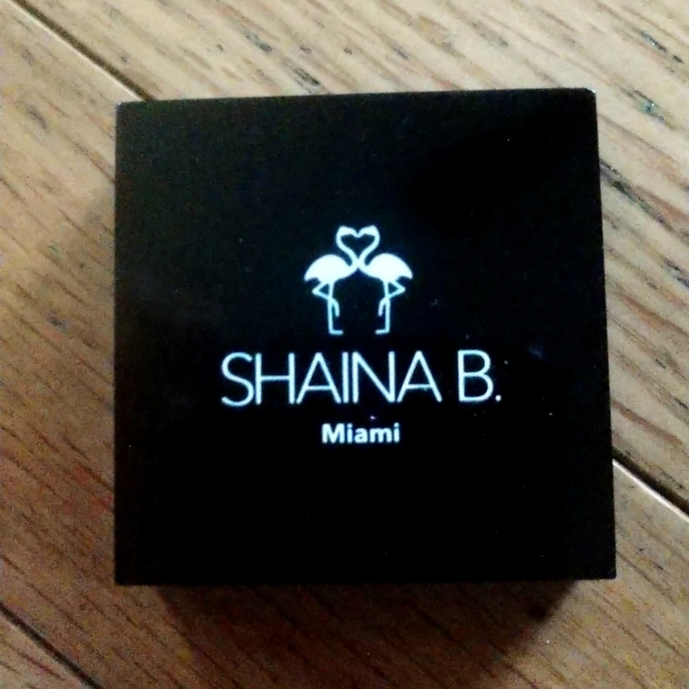 Shaina B pressed pigment duo